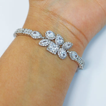 CZ Floral Dainty Diamond Bracelet, Bracelet , Wedding Bracelet, Bridesmaid Gift, Bride Bracelet, Bridal Bracelet, CZ bracelet.